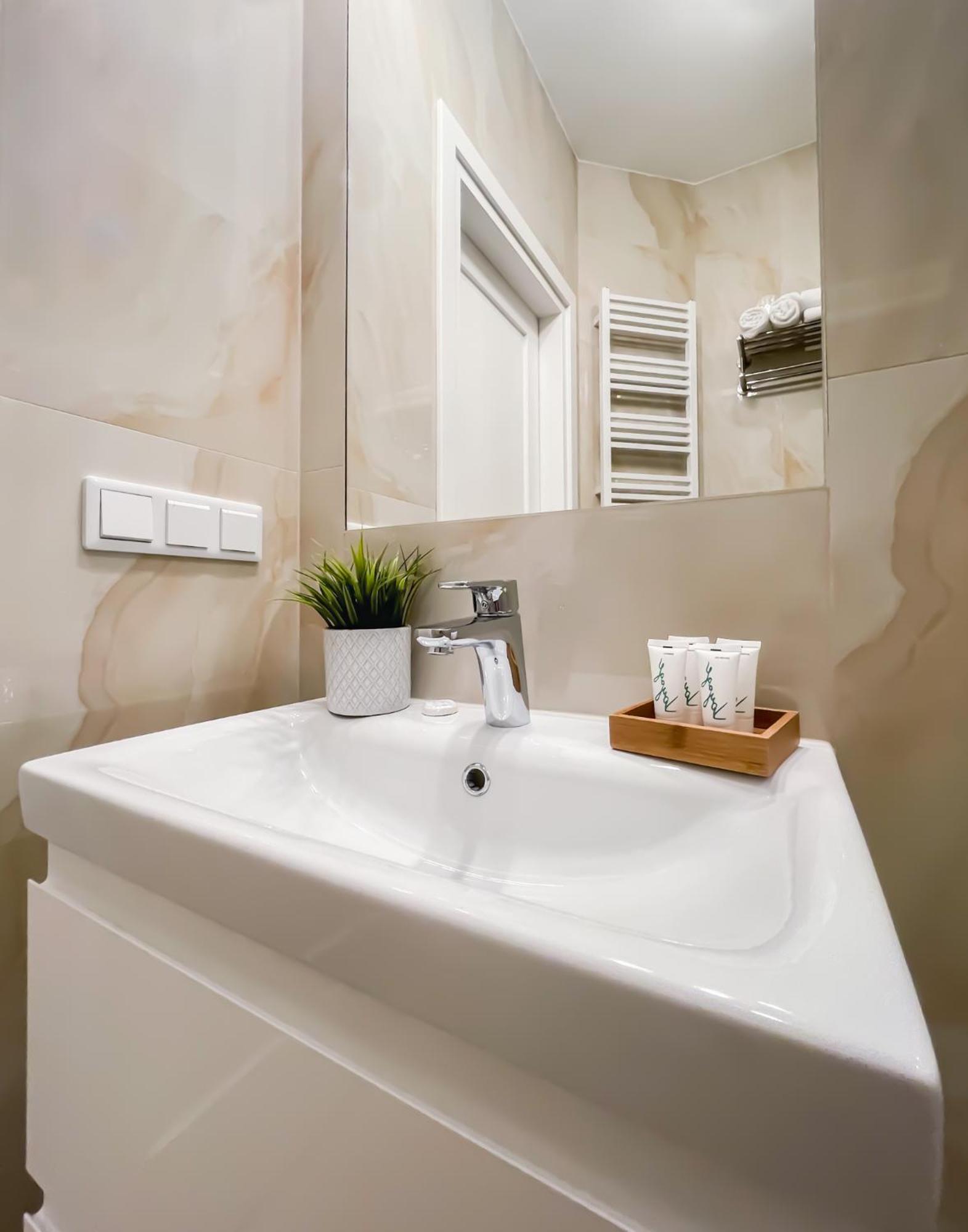 Warsaw Seasons By Alluxe Boutique Apartments Værelse billede